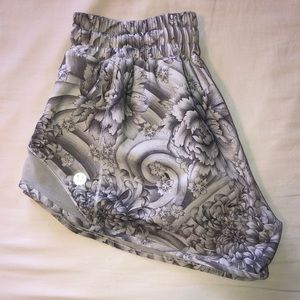 Lululemon Hotty Hot Shorts 2.5”